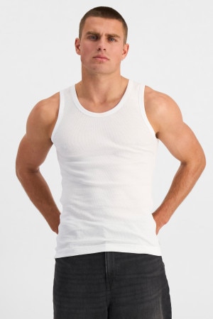 Charlie (He/Him) wears size M and is 183cm tall with 104cm chest and 85cm waist