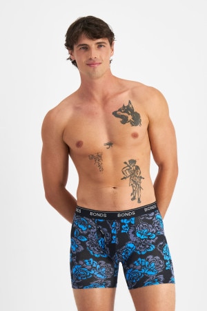 Josh (He/Him) wears size M and is 185.48cm tall with 99cm chest and 81cm waist