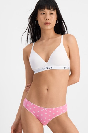 Nancy (She/Her) wears size S and is 170cm tall with 82cm chest and 64cm waist