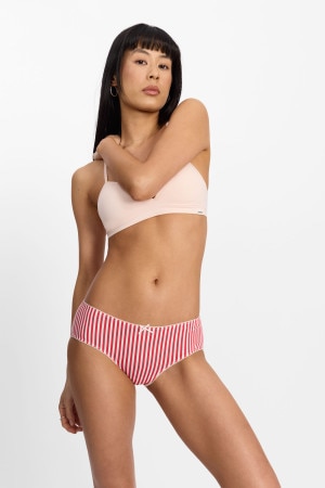 Nancy (She/Her) wears size S and is 170cm tall with 82cm chest and 64cm waist