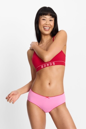 Nancy (She/Her) wears size S and is 170cm tall with 82cm chest and 64cm waist