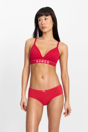 Nancy (She/Her) wears size S and is 170cm tall with 82cm chest and 64cm waist