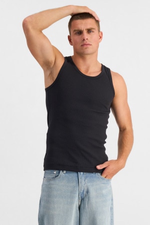 Charlie (He/Him) Wears Size M And Is 183cm Tall With 104cm Chest And 85cm Waist