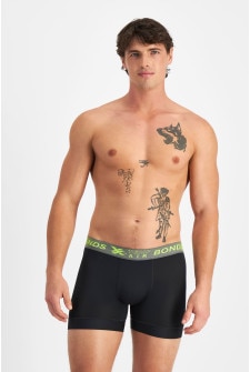 Josh (He/Him) wears size M and is 185cm tall with 99cm chest and 81cm waist