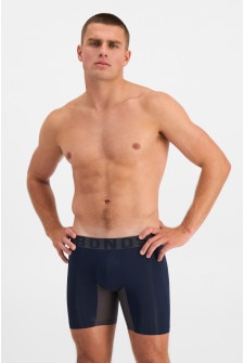 Luke (He/Him) wears size M and is 187cm tall with 91cm chest and 78cm waist