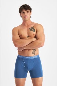 Josh (He/Him) wears size M and is 185.48cm tall with 99cm chest and 81cm waist