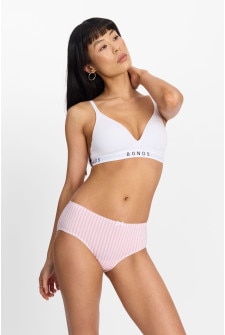 Nancy (She/Her) wears size S and is 170cm tall with 82cm chest and 64cm waist