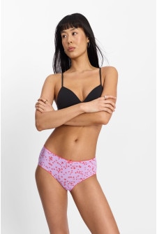 Nancy (She/Her) wears size S and is 170cm tall with 82cm chest and 64cm waist