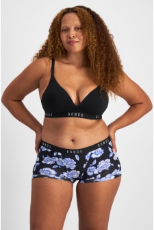 Bailey (She/Her) wears size L and is 168cm tall with 99cm chest and 86cm waist