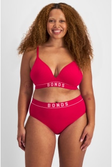 Portia (She/Her) wears size M and is 171cm tall with 80cm chest and 64cm waist