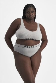 Nyapal (She/Her) wears size 2XL and is 182cm tall with 121cm chest and 111cm waist