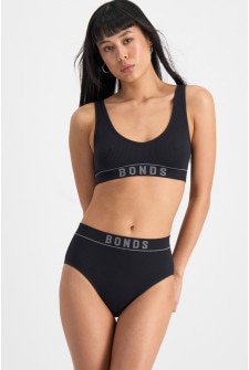 Nyapal (She/Her) wears size 2XL and is 182cm tall with 121cm chest and 111cm waist