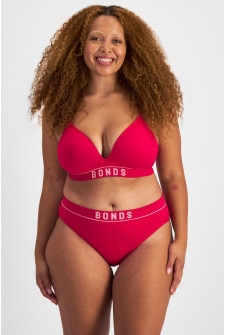 Portia (She/Her) wears size M and is 171cm tall with 80cm chest and 64cm waist