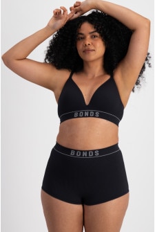 Larissa (She/Her) wears size L and is 170.18cm tall with 90.17cm chest and 79.75cm waist