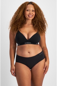 Portia (She/Her) wears size M and is 171cm tall with 80cm chest and 64cm waist