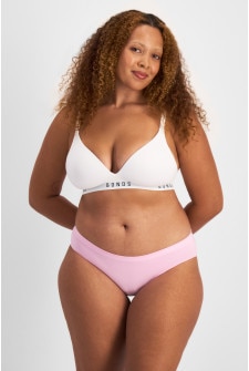 Bailey (She/Her) wears size L and is 168cm tall with 99cm chest and 86cm waist