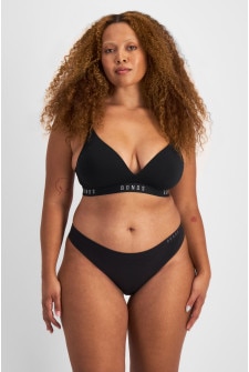 Bailey (She/Her) wears size L and is 168cm tall with 99cm chest and 86cm waist