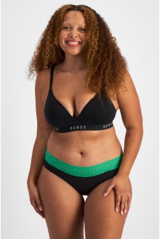 Portia (She/Her) wears size M and is 171cm tall with 80cm chest and 64cm waist