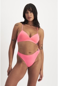 Elodie (She/Her) wears size S and is 180cm tall with 83cm chest and 62cm waist