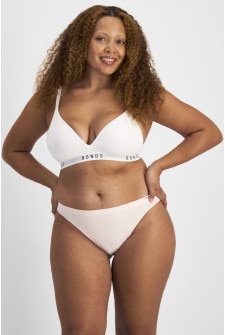 Bailey (She/Her) wears size L and is 168cm tall with 99cm chest and 86cm waist