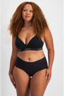 Portia (She/Her) wears size M and is 171cm tall with 80cm chest and 64cm waist