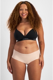 Bailey (She/Her) wears size L and is 168cm tall with 99cm chest and 86cm waist