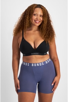 Bailey (She/Her) wears size L and is 168cm tall with 99cm chest and 86cm waist