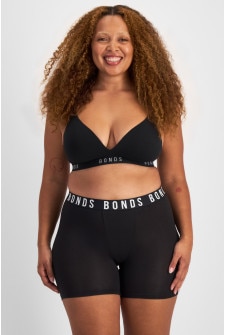 Bailey (She/Her) wears size L and is 168cm tall with 99cm chest and 86cm waist
