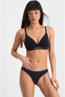 Rhiannan (She/Her) wears size S and is 175cm tall