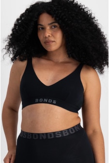 Rhiannan (She/Her) wears size S and is 175cm tall