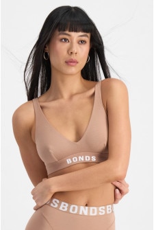 Jasmin (She/Her) wears size L and is 172cm tall with 101cm chest and 82cm waist