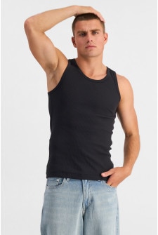 Mike (He/Him) wears size XL and is 180cm tall with 120cm chest and 96cm waist