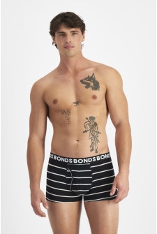 Josh (He/Him) wears size M and is 185.48cm tall with 99cm chest and 81cm waist