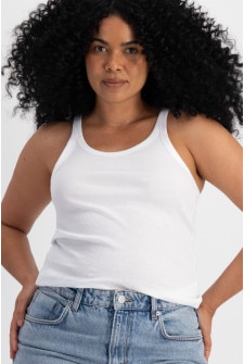 Tani (She/Her) wears size 12 and is 171cm tall with 74cm chest and 61cm waist