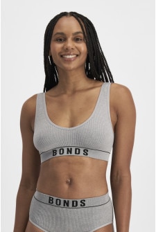 Tani (She/Her) wears size M and is 171cm tall with 74cm chest and 61cm waist