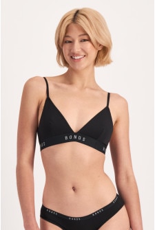 Rhiannan (She/Her) wears size S and is 175cm tall