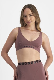 Mikaela (She/Her) wears size S and is 177cm tall with 89cm chest and 66cm waist