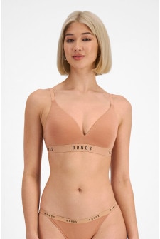 Rhiannan (She/Her) wears size 34B and is 175cm tall 
