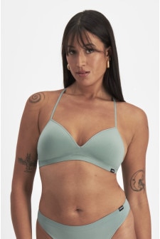 Elodie (She/Her) wears size S and is 180cm tall with 83cm chest and 62cm waist