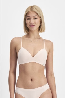 Rhiannan (She/Her) wears size S and is 175cm tall